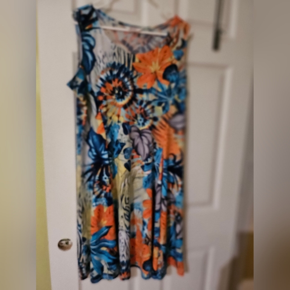 Ladies dress - Picture 2 of 5